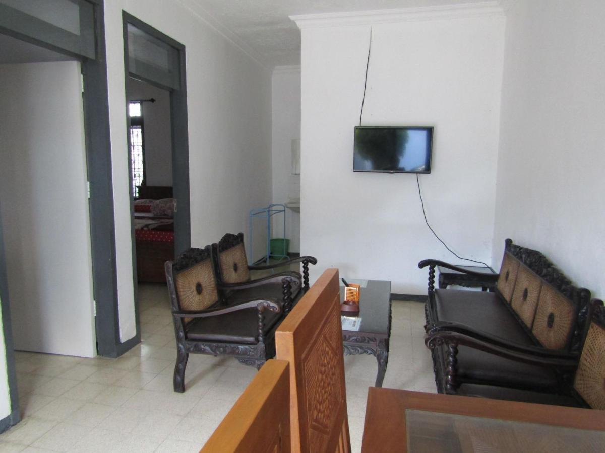 Hotel Pantes سارانجان المظهر الخارجي الصورة